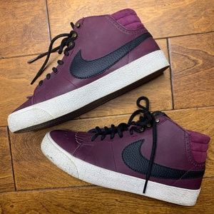Nike Blazer High Top Sneakers / Magenta